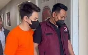 Polisi Tetapkan Artis Jonathan Frizzy sebagai Tersangka Kasus Vape Mengandung Obat Keras Etomidate 1 download 10