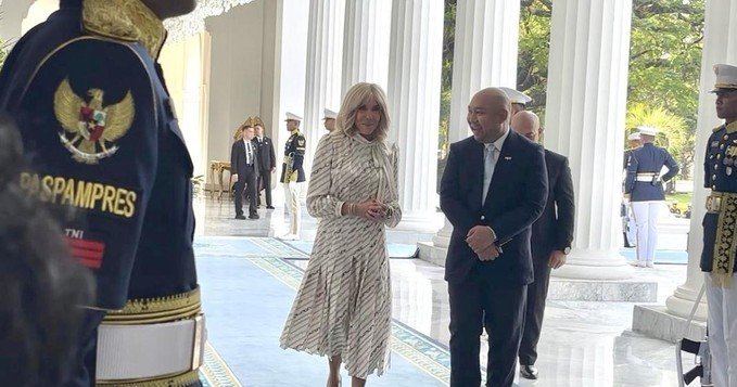 istri presiden prancis brigitte macron sempat berbincang hangat dengan putra presiden prabowo didit hediprasetyo di istana mer 1748403900266 169