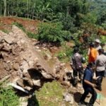 Ahli Geologi Ungkap Penyebab Pergerakan Tanah di Sumedang: Ancaman Longsor Masih Tinggi 3 kondisi pergerakan tanah di desa cisalak kecamatan cisarua sumedang 1746515487303 169