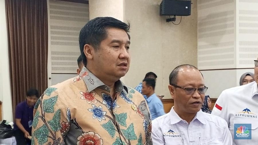 Menteri Ara Siap Direshuffle Jika Gagal Bangun 3 Juta Rumah: "Tapi Bukan Karena Korupsi" 7 menteri perumahan dan kawasan permukiman maruarar sirait di kantor badan pengawasan keuangan dan pembangunan jakarta timur kam 1745505841443 169