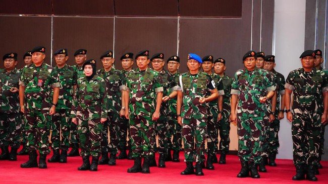Mutasi Besar di Tubuh TNI: Pangdam Jaya dan Komandan Paspampres Diganti, 117 Perwira Tinggi Dimutasi 1 panglima tni terima laporan korps kenaikan pangkat 16 perwira tinggi tni 1 169