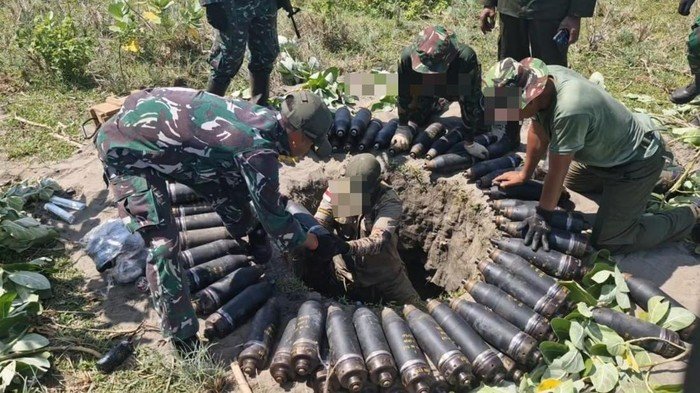 Tragedi Ledakan Amunisi di Garut: 13 Orang Tewas Saat Proses Pemusnahan, Termasuk 4 Prajurit TNI 3 penampakan amunisi sebelum ledakan di garut 1747045785372 169