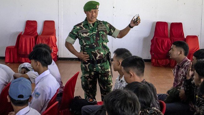 Sekolah Militer Gagasan Gubernur Dedi Mulyadi Telan Anggaran Rp6 Miliar, Targetkan 900 Siswa 2 program pendidikan karakter dan kedisiplinan bagi siswa 1746434240881 169