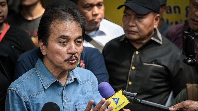 roy suryo diperiksa terkait kasus tudingan ijazah palsu jokowi 1747296660878 169