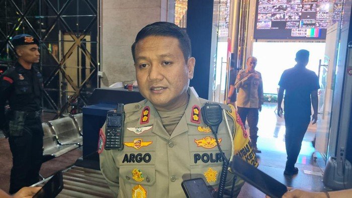 e-TLE Efektif Tekan Pelanggaran Lalu Lintas di Jakarta: Turun Drastis dari 150 Ribu ke 80 Ribu Kasus dalam Sebulan 1 wadirlantas polda metro jaya akbp argo wiyono taufikdetikcom 1743364976047 169