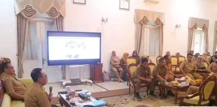 Bupati Sukabumi Berikan Arahan Strategis dalam Rapat Penajaman Program Prioritas RPJMD 2025–2029 8 xIMG 20250505 WA0261.jpg.pagespeed.ic .fmDcifol 9