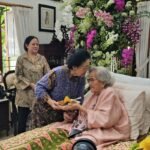 Megawati dan Puan Kunjungi Istri Jenderal Hoegeng, Beri Hadiah Spesial di Ulang Tahun ke-100 2 6858f56b3393e