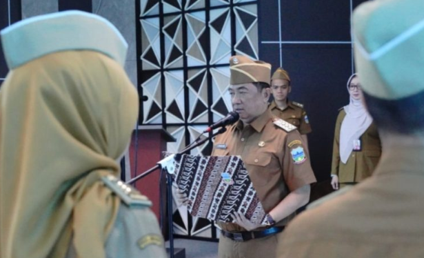 Bupati Garut Lantik 16 Pejabat Fungsional di Dinas Kesehatan, Tegaskan Komitmen Pelayanan Publik 2 Screenshot 2025 06 04 084521