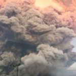 Letusan Gunung Lewotobi Laki-laki Bikin Langit Gelap: Kolom Abu 10.000 Meter, Warga Diimbau Waspada 2 Screenshot 2025 06 19 092117