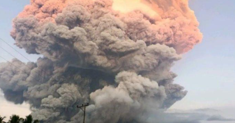 Letusan Gunung Lewotobi Laki-laki Bikin Langit Gelap: Kolom Abu 10.000 Meter, Warga Diimbau Waspada 3 Screenshot 2025 06 19 092117