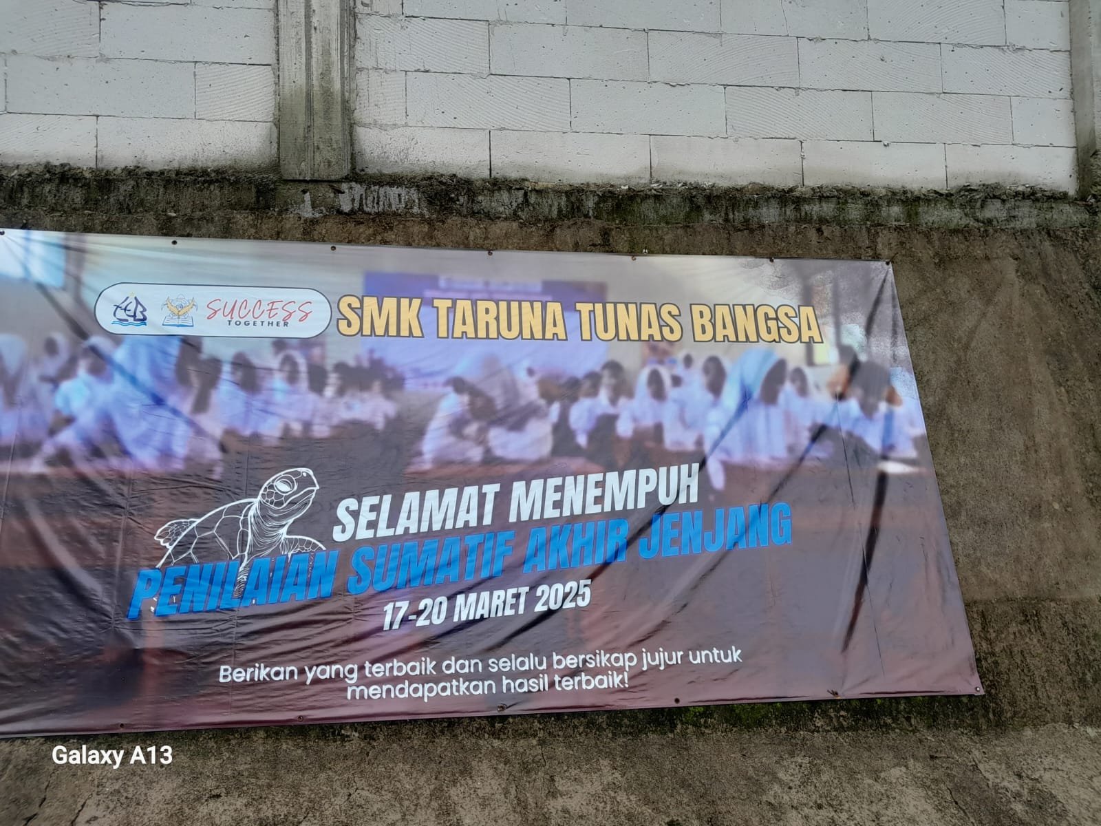 Dana Ganda untuk SMK Swasta: Pemprov Jabar Soroti Sukabumi, Tanda Apresiasi atau Alarm Masalah? 8 WhatsApp Image 2025 05 31 at 21.58.00 544de6bc