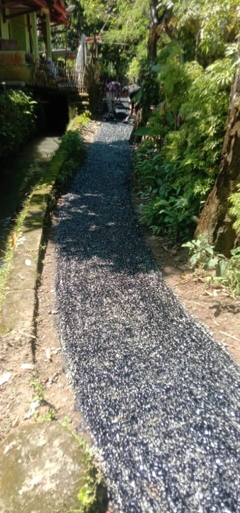 Pemdes Buanajaya Realisasikan Anggaran Dana Desa untuk Pengaspalan Jalan Lingkungan Tahun 2025 2 WhatsApp Image 2025 06 05 at 13.15.32 475b1444