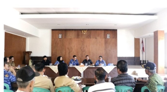Wabup Belitung Syamsir Pastikan Pembuatan Drainase di SMPN 6 Tanjungpandan Masuk Anggaran Perubahan 6 WhatsApp Image 2025 06 19 at 14.12.43 5ec4319f