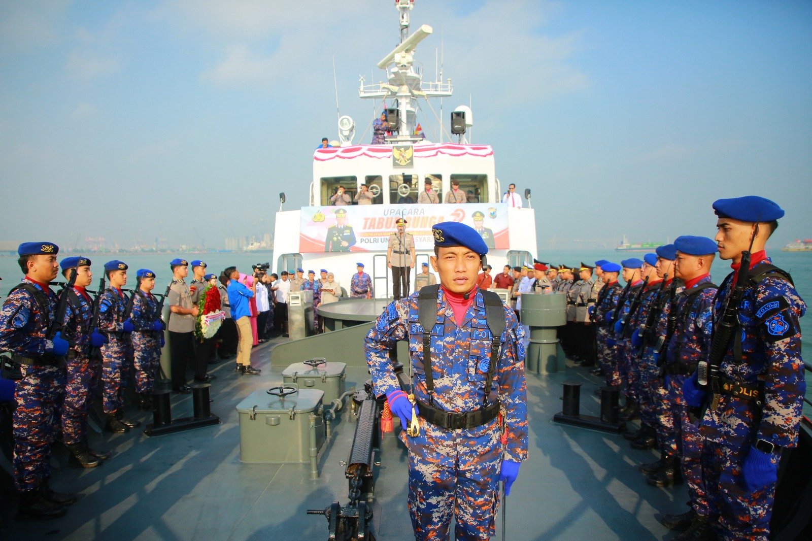 Direktorat Kepolisian Perairan dan Udara (Ditpolairut)Gelar Tabur Bunga di Perairan Suramadu 8 WhatsApp Image 2025 06 23 at 14.34.12 8c7a0d2e