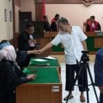 sidang vonis bambang tri mulyono di pn solo 169