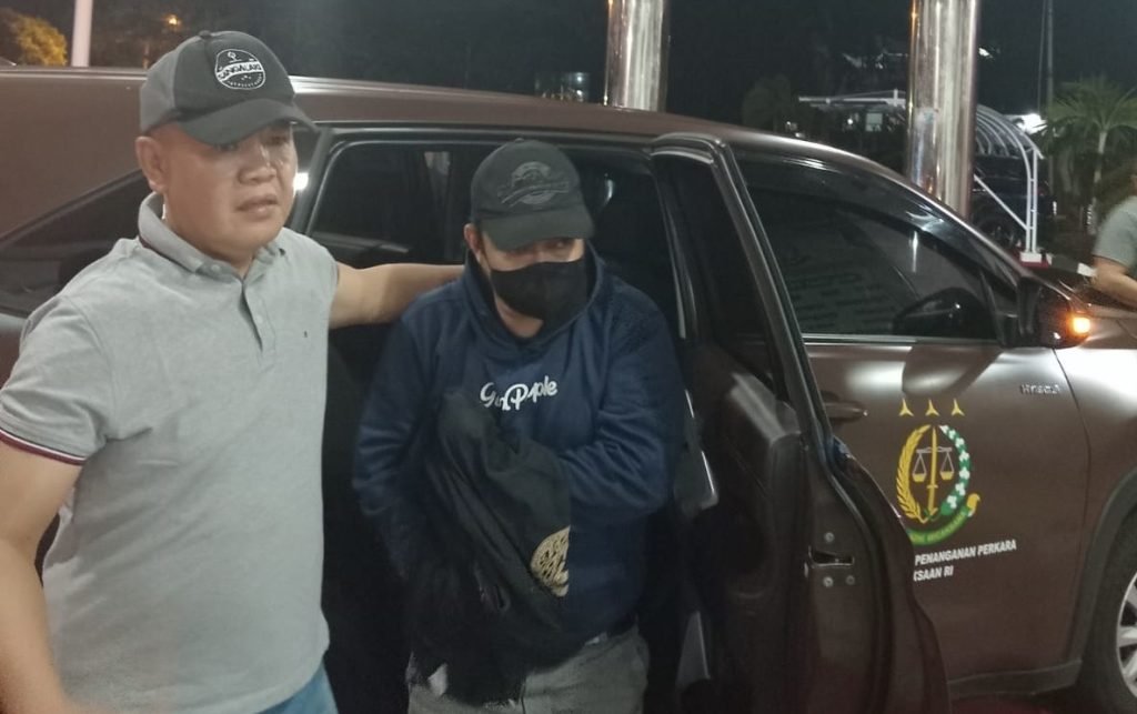 Jaksa Tangkap DPO Korupsi Pengadaan Alkes COVID-19 di Sula, Kerugian Negara Capai Rp1,6 Miliar 10 66f0478c 2485 4c87 84de d4c1ed6c98d7 1024x643 1