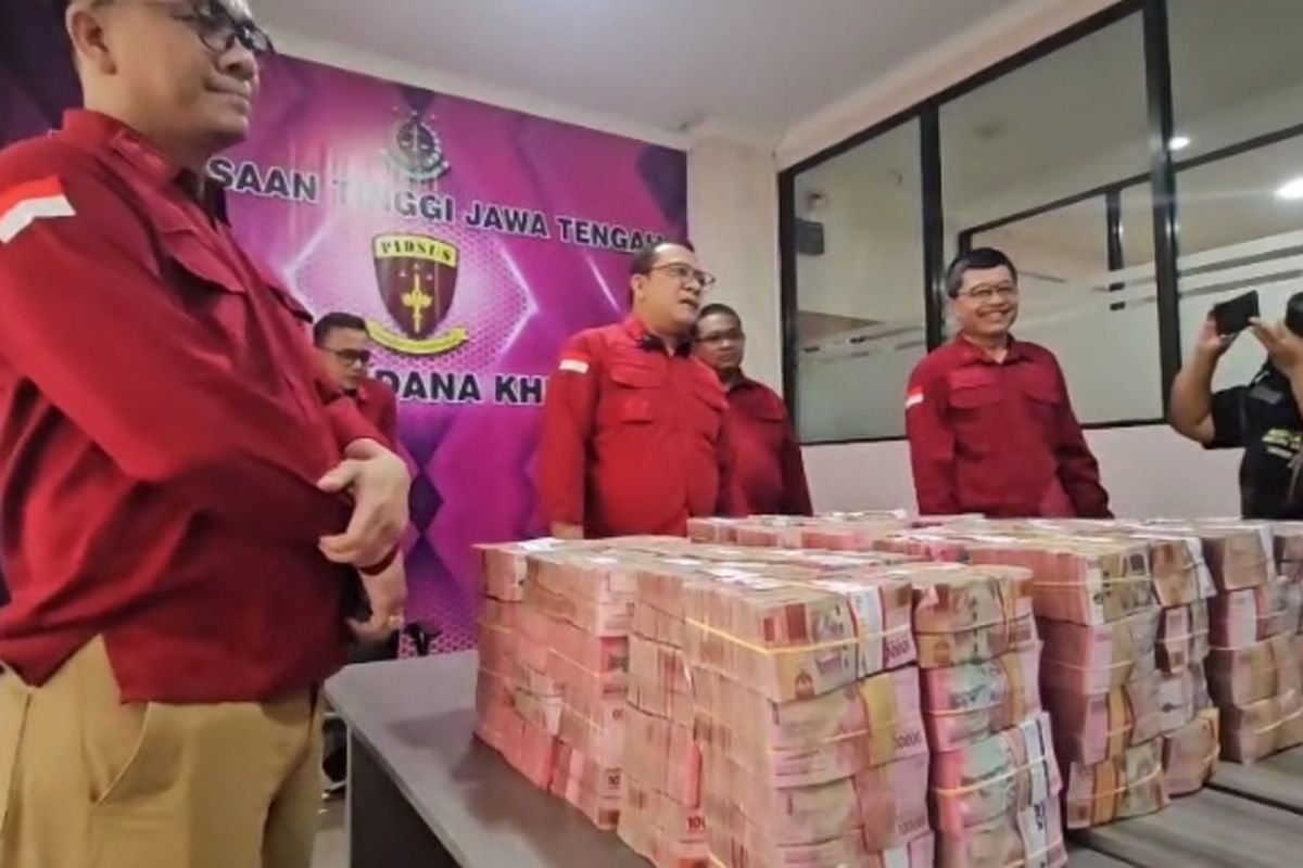 Penampakan Uang Rp 13 Miliar yang Disita Kejati Jateng Terkait Kasus Korupsi BUMD Cilacap 1 68779bc559b43