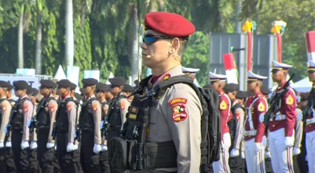 Disorot Langsung oleh Presiden Prabowo, Irjen Dadang Hartanto Sang Komandan Upacara Bhayangkara Bergelar Profesor 1 Screenshot 2025 07 01 185612