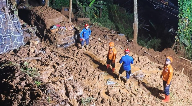 Pencarian Korban Longsor di Puncak Bogor Masih Berlanjut, Diduga Terbawa Arus Sungai Ciesek 7 Screenshot 2025 07 07 093747