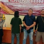 Terduga pelaku pungli berinisial MH saat diamankan