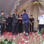 Mopeling Disdukcapil Hadir di HUT ke-41 Desa Sukajaya, Bupati Serahkan Dokumen Kependudukan Langsung ke Warga. 2 WhatsApp Image 2025 07 05 at 15.03.13 68b9580c