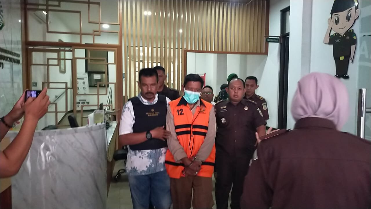 Kadis DLH Sukabumi Terlibat Korupsi Anggaran Persampahan, Diduga Gunakan Dana untuk Kepentingan Pribadi 1 WhatsApp Image 2025 07 14 at 20.13.23 f5209271