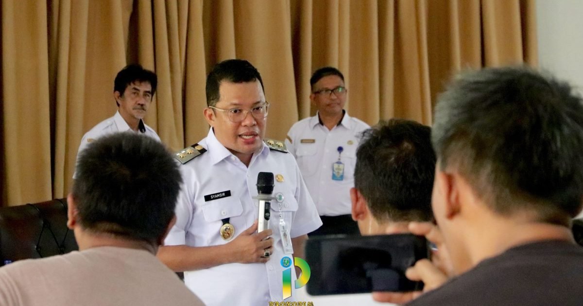 Wabup Belitung Temui Pedagang di Gedung Nasional, Tegaskan Tertib Aturan dan Rencana Penataan Ulang 1 WhatsApp Image 2025 07 18 at 06.28.38 1984b5c5