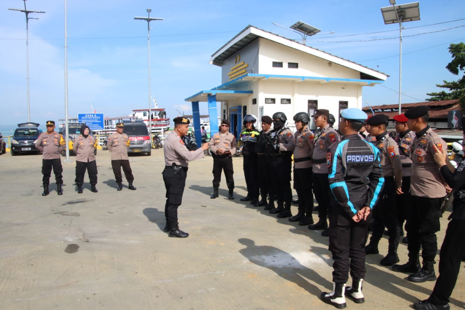 Kabag Ops Polres Sumenep Pimpin Apel Keberangkatan Patroli Safari Kepulauan 1 WhatsApp Image 2025 07 23 at 13.31.56 805c8767