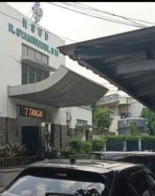 Pasien Jatuh dari Balkon Lantai 3 RSUD R. Syamsudin S.H, Pihak Rumah Sakit Ambil Langkah Tanggap dan Minta Maaf kepada Keluarga 4 WhatsApp Image 2025 07 24 at 16.39.44 499dec86