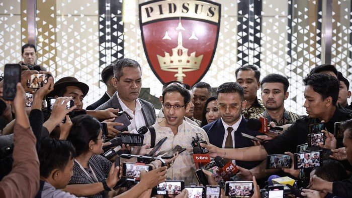 Kejagung Akan Periksa Kembali Nadiem Makarim Terkait Kasus Dugaan Korupsi Pengadaan Laptop Rp 9,9 Triliun 10 ekspresi nadiem makarim usai 12 jam diperiksa kejagung 1750690726441 169