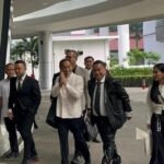 nadiem didampingi hotman paris di kejagung 1752545691632 169