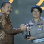 Iptu Ulva Baso Raih Hoegeng Awards 2025 Lewat Inovasi “Meja Tanpa Laci”: Bukan Sekadar Slogan 2 penerima hoegeng awards 2025 kategori polisi inovatif iptu andi sriulva baso 1752673608636 43
