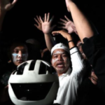 Dikawal Prajurit TNI, Gubernur Dedi Mulyadi Hadapi Langsung Massa Aksi di Depan DPRD Jabar 3 Screenshot 2025 08 30 095223