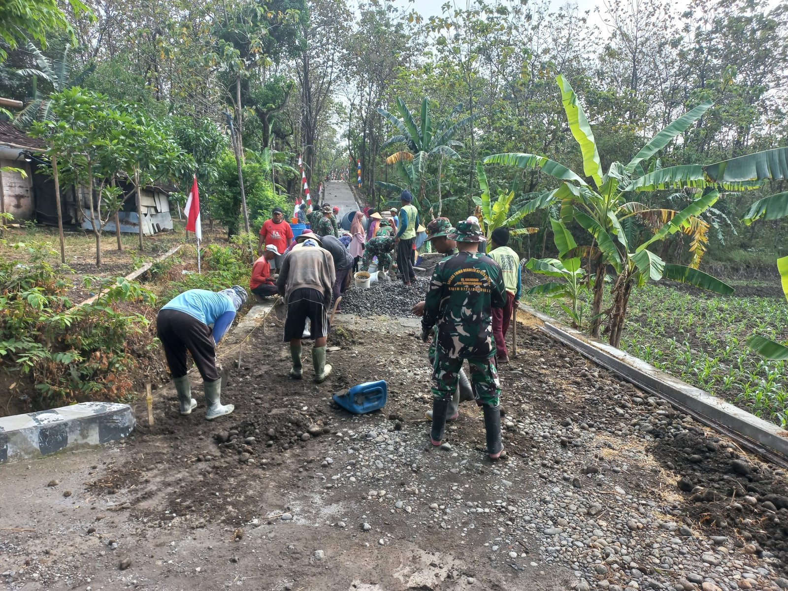 TNI dan Warga Kebut Pembangunan Jalan Desa Sarimulyo, TMMD Boyolali Target Rampung Sebelum 21 Agustus. 7 WhatsApp Image 2025 08 11 at 08.35.27 870f799a scaled