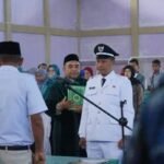 Iswandi Dilantik Sebagai Kepala Desa Terong, Bupati Djoni Alamsyah Ingatkan Tugas Pengabdian yang Berat 3 WhatsApp Image 2025 08 30 at 17.19.56 f912d30c