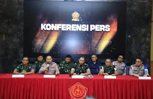 TNI-Polri Tegaskan Sinergi Jaga Keamanan Pasca Unjuk Rasa Hadir Nyata di Tengah Masyarakat 1 WhatsApp Image 2025 09 06 at 18.22.31 2a4fe661