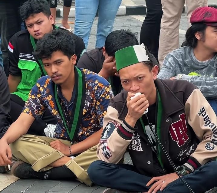 HMI Sukabumi Gelar Aksi Damai, Soroti Tunjangan DPRD 2 WhatsApp Image 2025 09 17 at 17.42.09 ef28b78e