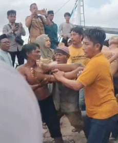 Anak 17 Tahun Tenggelam di Dermaga Bringsang Giligenting, Polsek Giligenting Lakukan Olah TKP dan Koordinasi dengan Keluarga Korban 5 Screenshot 2025 10 20 202408