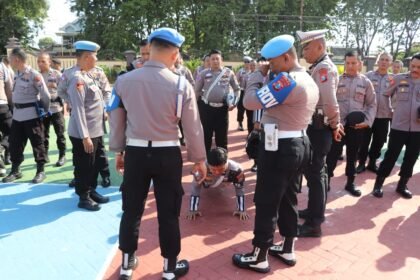 Tim Gaktiblin Bidpropam Polda Jatim Mitigasi Cek Kelengkapan Personil Polres Sumenep 1 WhatsApp Image 2025 10 10 at 15.20.37 c3bce4aa