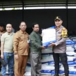 Kapolres Sumenep Salurkan Bantuan 67,710 Ton Benih Jagung secara Simbolis Pada Kelompok Tani 2 WhatsApp Image 2025 10 27 at 14.03.24