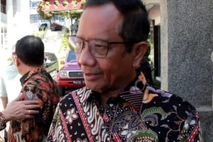 Mahfud MD Tegaskan Tak Akan Laporkan Dugaan Pembengkakan Biaya Kereta Cepat ke KPK “Sudah Diketahui Sejak Lama” 7 WhatsApp Image 2025 10 28 at 07.50.40 66a2dbc0