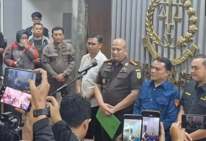 Kejari Kota Bandung Selidiki Dugaan Korupsi Penyalahgunaan Wewenang di Pemkot Bandung, Wakil Wali Kota Erwin Diperiksa 1 WhatsApp Image 2025 10 31 at 09.17.34