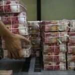 Kemendikbudristek dan Vendor Kembalikan Uang Dolar dan Rupiah ke Kejagung Terkait Kasus Laptop Digitalisasi Pendidikan 5 ab4430c4 203e 4bfa 938b 5a313a5b9128 169