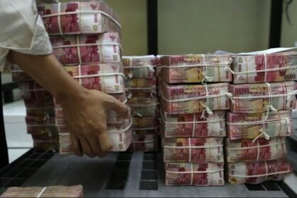 Kemendikbudristek dan Vendor Kembalikan Uang Dolar dan Rupiah ke Kejagung Terkait Kasus Laptop Digitalisasi Pendidikan 10 ab4430c4 203e 4bfa 938b 5a313a5b9128 169