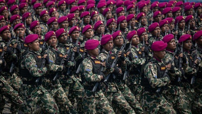 Anggota TNI Tidak Disiplin Bisa Dikenakan Sanksi Turun Pangkat. 1 defile dan atraksi di peringatan hut ke 80 tni 1759644889129 169