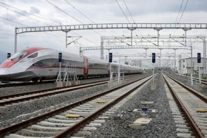 Purbaya Tolak Bayar Utang Whoosh Pakai APBN, Istana Tegaskan Tak Akan Gunakan Dana Negara 4 jumlah penumpang kereta cepat turun 169