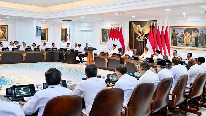 presiden prabowo subianto menggelar sidang kabinet rabu 682025 1754475097348 169