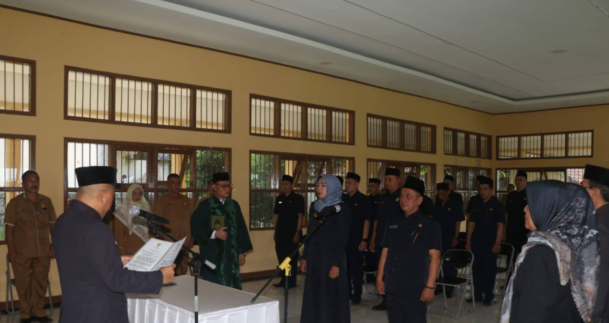 Wabup Sukabumi Tegaskan Pentingnya Pendidikan Karakter saat Lantik 27 Kepala Sekolah Baru 2 Screenshot 2025 11 24 170037