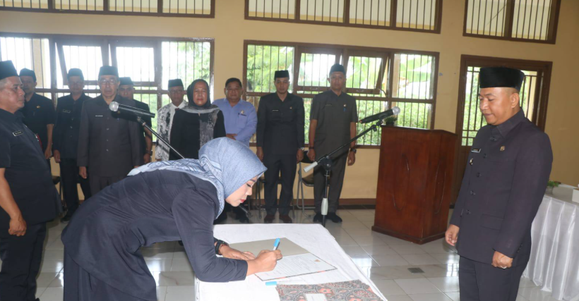 Wabup Sukabumi Tegaskan Pentingnya Pendidikan Karakter saat Lantik 27 Kepala Sekolah Baru 3 Screenshot 2025 11 24 170219