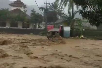 Gubernur Dedi Mulyadi Soroti Pembukaan Lahan di Hulu, Sebut Bencana Sukabumi Akibat Alam yang “Akut Rusak” 8 WhatsApp Image 2025 11 01 at 12.44.16 1